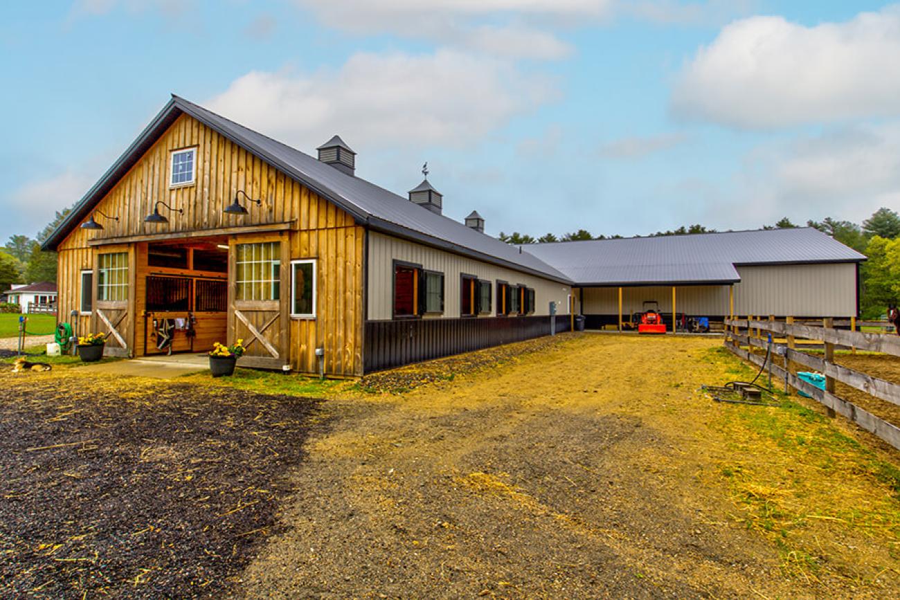 Horse Barn Builders 