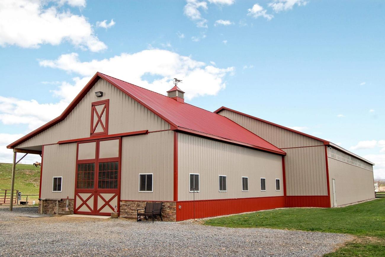 Tan &amp; Red Horse Barn