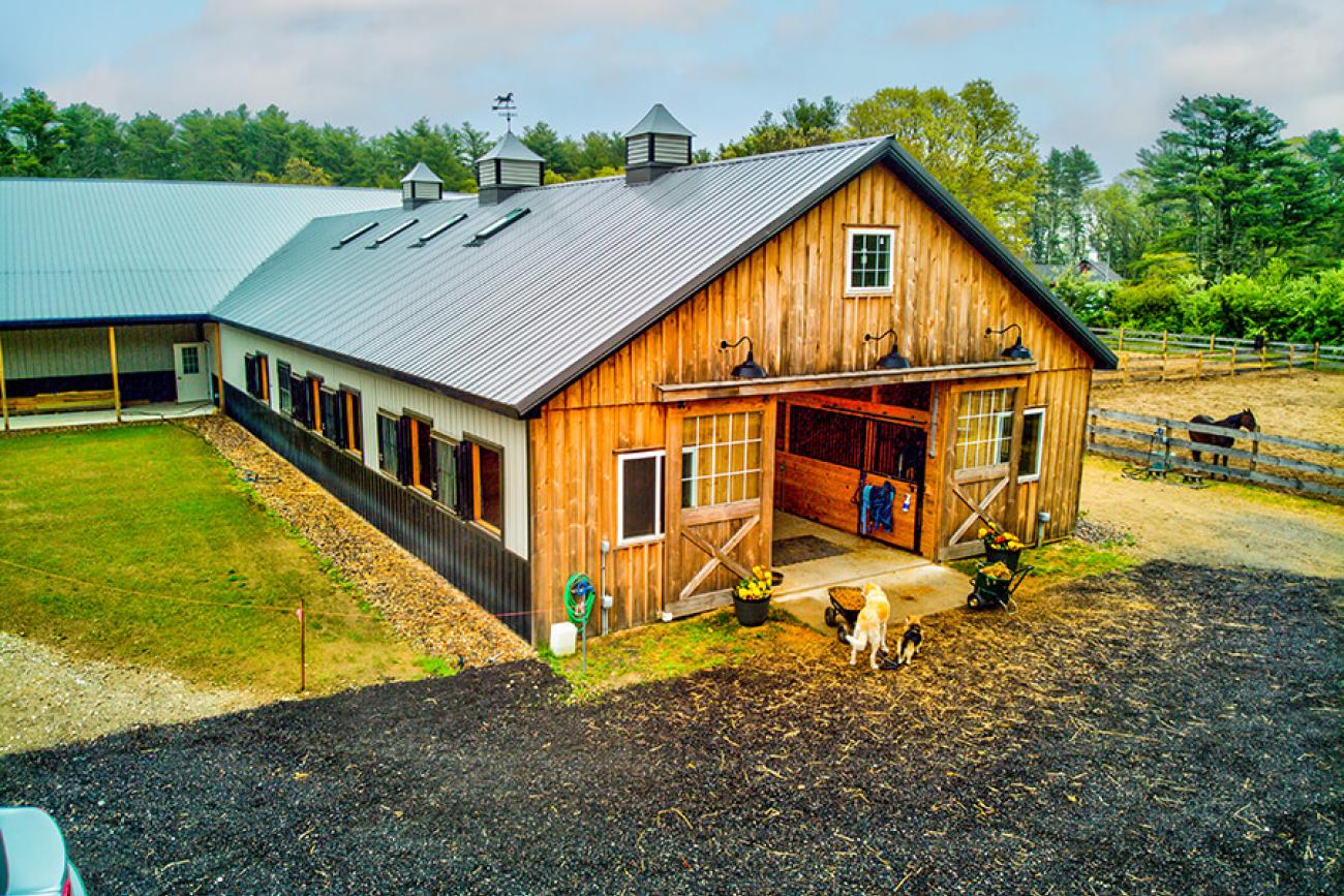 Black &amp; Tan Barn With Wooden Front